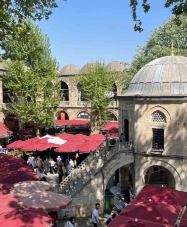Bursa’nın tarihi çarşıları ve Hanlar Bölgesi’nde hafta sonu yoğunluğu