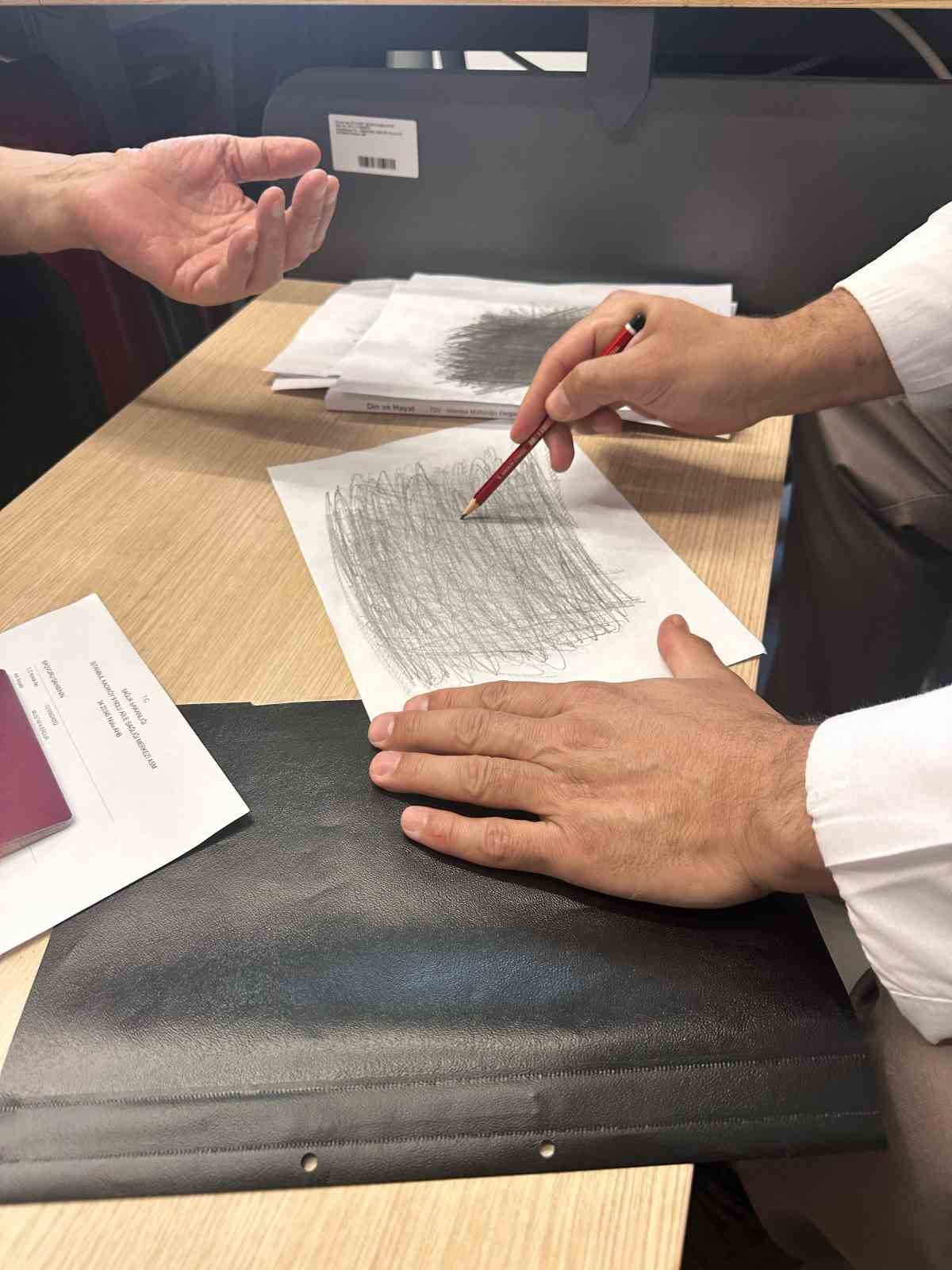 Hac ve umre vizelerindeki cep telefonu uygulamasında yaşanan sıkıntıların çözümü kolay