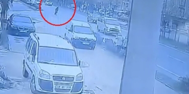 Yoldun karşısına geçerken otomobilin çarptığı yaşlı adam hayatını kaybetti