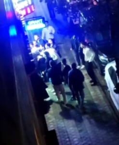 Sultangazi’de düğün salonu karıştı, kavga sokağa taştı: O anlar kamerada