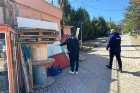 Zabıta Müdürlüğü ekipleri kaldırım işgali yapan esnafı uyardı