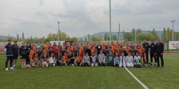 Bilecik Kolej Kız Spor Kulübü ile Galatasaray kadın futbol takımları hazırlık maçı yaptı