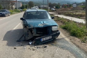 Traktör ile otomobil çarpıştı: 1’i çocuk, 3 yaralı