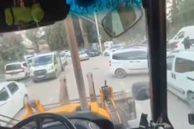 İş makinesi ile tehlikeli yolculuk kamerada