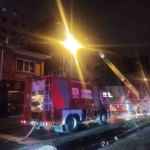 Kadıköy’de 4 katlı binada yangın: 2 kişi dumandan etkilendi