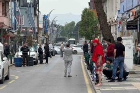 Depreme hamamda yakalandı, sokağa peştamalla çıktı