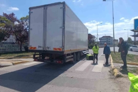 Kamyon ile çarpışan motosikletin sürücüsü yaralandı