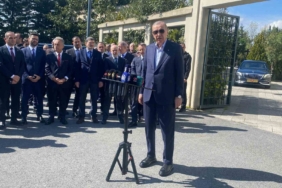 Cumhurbaşkanı Erdoğan, "Türkiye dipdiri ayaktadır, dipdiri gündemi elinde tutmaktadır"