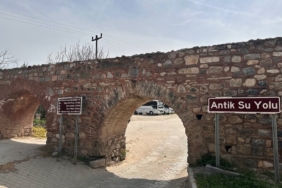 Turistler, Osmanlı Dönemi’ne ait mezar taşı buldu
