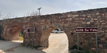 Turistler, Osmanlı Dönemi’ne ait mezar taşı buldu