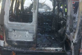 Tekirdağ’da park halindeki araç alev aldı, hurdaya döndü