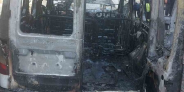 Tekirdağ’da park halindeki araç alev aldı, hurdaya döndü