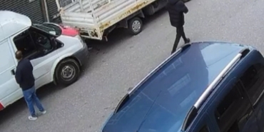 Ümraniye’de araçlardan telefon, marketten ürün çaldılar: Güvenlik kameraları ele verdi