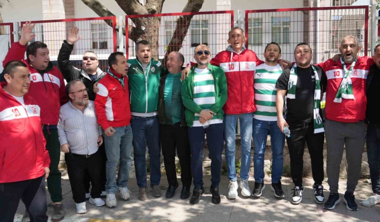 Balıkesir yeşil-beyaza döndü; Bursaspor davul zurna ile karşılandı