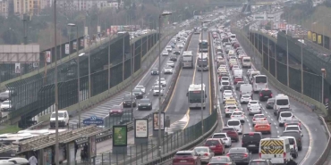 Bayramın üçüncü gününde İstanbul’da trafik yoğunluğu yaşanıyor