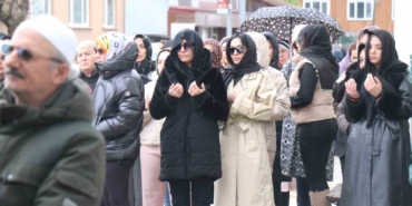 Ailesi cenazeyi kabul etmedi, evinde ölü bulunan dansçı Sakarya’da defnedildi
