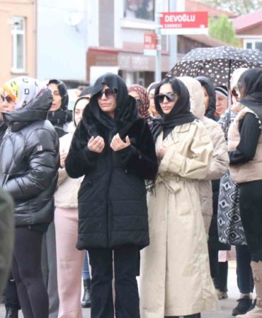 Ailesi cenazeyi kabul etmedi, evinde ölü bulunan dansçı Sakarya’da defnedildi