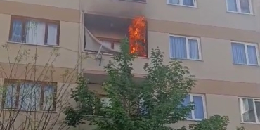 Yanık unutulan sigara balkonu küle çevirdi