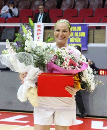 Nazlı Güler, 42 yaşında basketbola veda etti