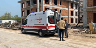 İnşaatta 3 metre yükseklikten düşen işçi yaralandı