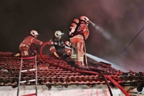 Sarıyer’de hurda deposundan çıkan yangın gecekondulara sıçradı