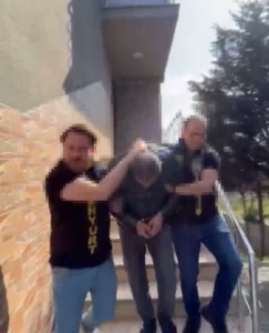 Esenyurt’ta kadın yolcuyu döven taksici yakalandı