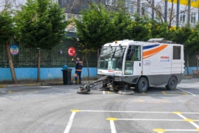 Esenyurt’ta okul bahçelerinin temizlik çalışması sürüyor