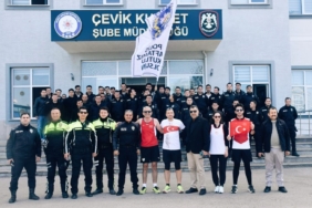 Bursalı maratoncular emniyete koştu