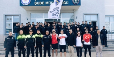 Bursalı maratoncular emniyete koştu