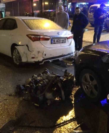 Kazada güvenlik önlemi alan polise kamyonet çarptı