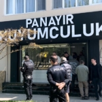 Selam verip girdiği kuyumcuyu soymak için silah çekip böyle ateş açtı