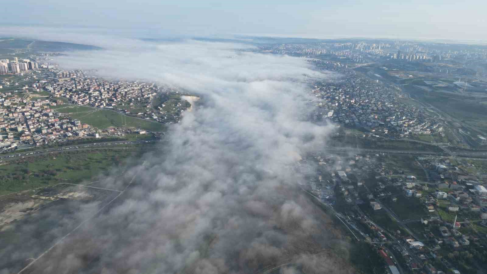 İstanbul’da sis bulutları kartpostallık görüntü oluşturdu