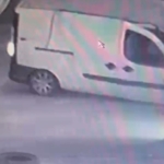 Tırın altına giren araçtan kendi imkanlarıyla böyle çıktı