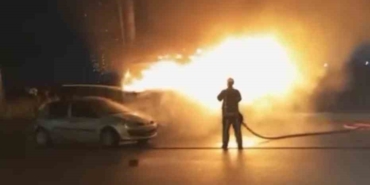 Kokoreç aracı alevlere teslim oldu