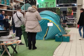 İstanbul’da vatandaşlar çadır satış yerlerine akın etti