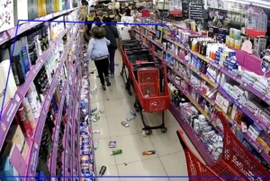 Avcılar’da züccaciye dükkanındaki panik anları kamerada