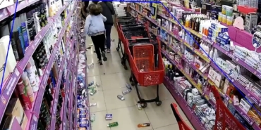 Avcılar’da züccaciye dükkanındaki panik anları kamerada