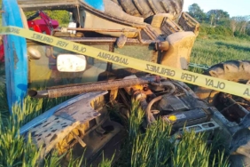 Devrilen traktörün sürücüsü hayatını kaybetti