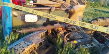 Devrilen traktörün sürücüsü hayatını kaybetti