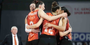 Eczacıbaşı Dynavit, AXA Sigorta Kupa Voley final biletini aldı