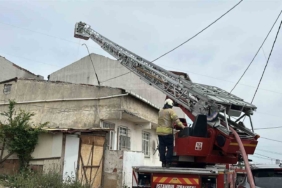 Başakşehir’de tadilat yapılan çatı alev alev yandı