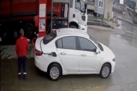 Hafif ticari araç takla attı: Kaza anı kamerada