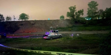 Dere kenarında çıkan kavgada biri emekli polis, iki kişi silahla vurularak yaralandı