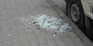 11 kere evin camını kırdı, yetmedi abisinin aracını yakmaya çalıştı..