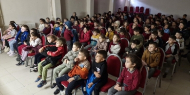 "Bir Hikaye Bin Neşe" şehrin dört bir yanındaki çocuklara mutluluk götürüyor