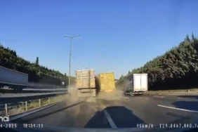 3 aracın karıştığı zincirleme kaza kamerada