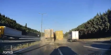 3 aracın karıştığı zincirleme kaza kamerada
