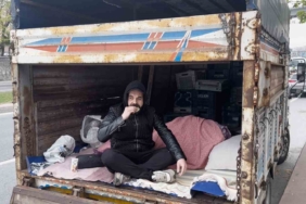 İstanbullular geceyi çadırda geçirdi, bir aile ise kamyonda kaldı