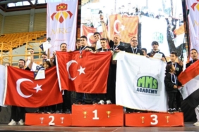 5 kıtadan okulların katıldığı olimpiyatlarda İzmit MTAL, 4 kupa ile döndü
