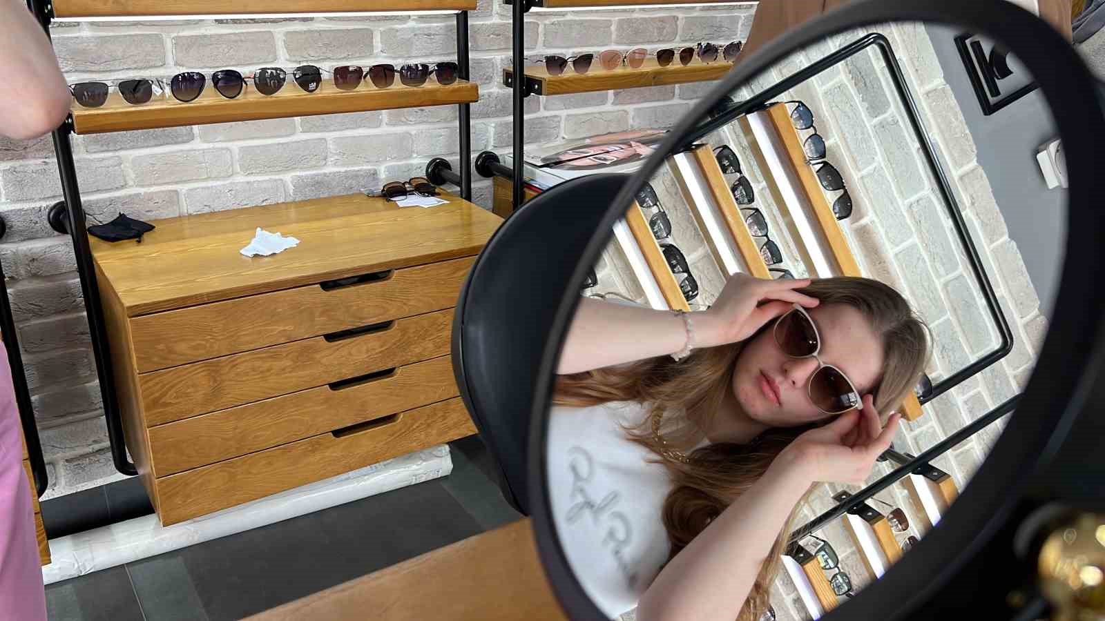 Güneş gözlüğü seçimi sadece bir stil meselesi değil